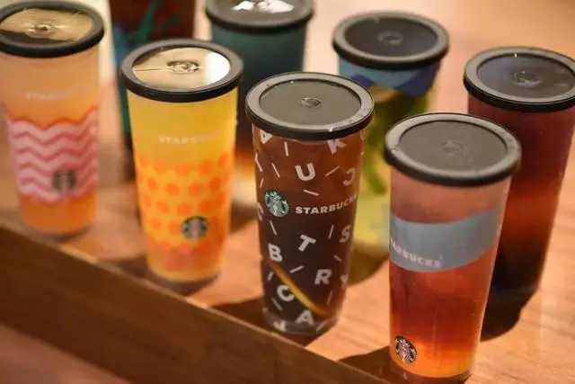 冰球革命，高效生產(chǎn)：大型杯裝冰球包裝設(shè)備助力飲料企業(yè)創(chuàng)新升級