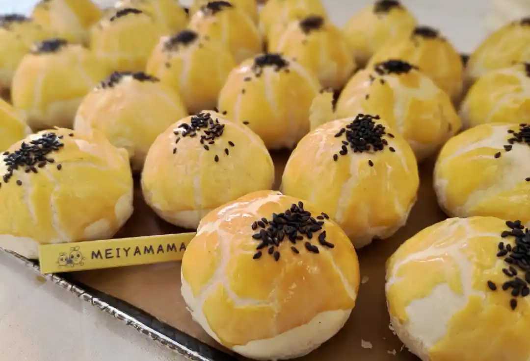 蛋黃酥月餅包裝機(jī)——傳統(tǒng)美味的現(xiàn)代封裝，守護(hù)經(jīng)典，傳遞心意