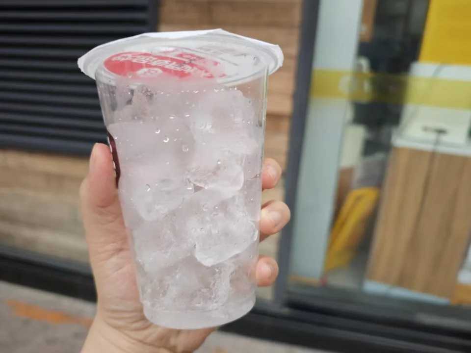 創(chuàng)新自動化冰杯生產線——飲品行業(yè)的革命性變革，開啟智能生產新時代